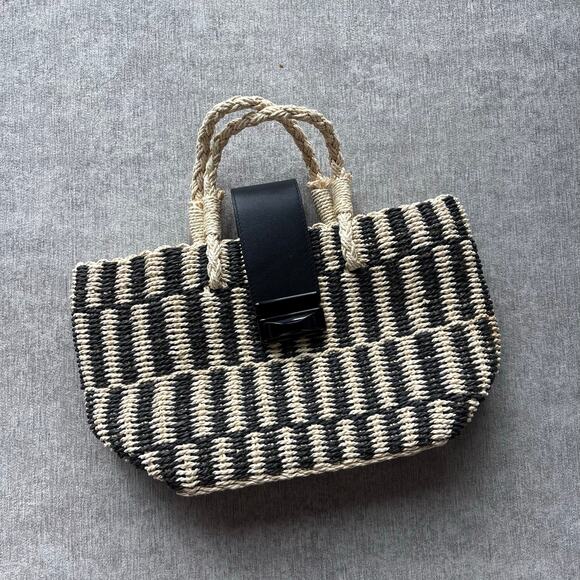 BTB Los Angeles Handbags - BTB Straw Tote Bag